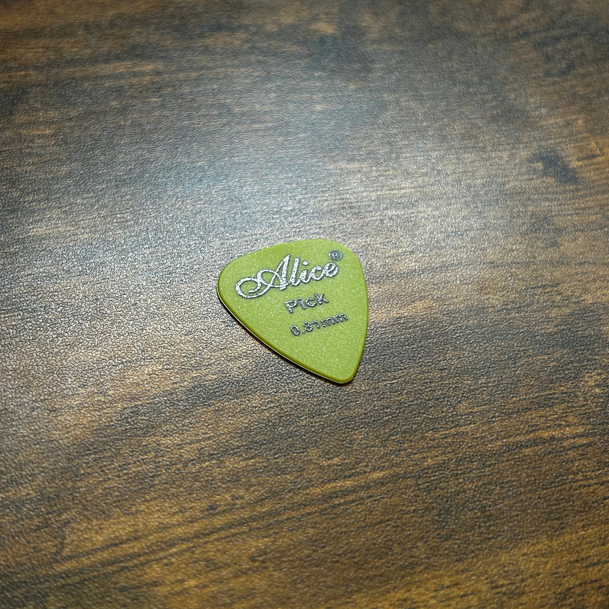 Green 0.81mm Alice Guitar Pick